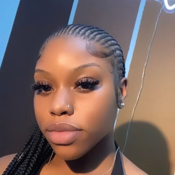 Meet your Posher, Ashlee - Picture 1 of 1